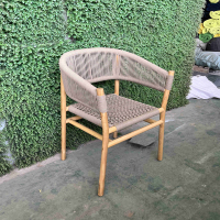 Mobilier de jardin d'extérieur-Ensemble de patio moderne avec chaise de jardin solide en bois et chaise de salle à manger tissée en corde