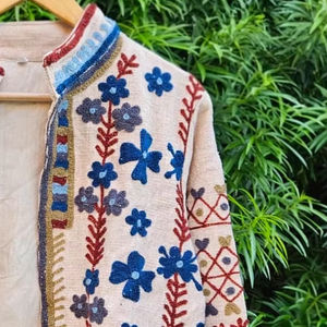 Abrigo de Algodón Acolchado Hecho a Mano de Estilo Étnico, Chaqueta Suzani India TNT, Abrigo Boho para Mujer, Tipo Invierno - Product Image 3