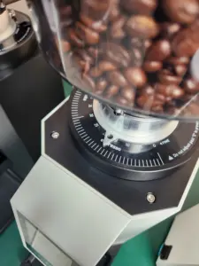Commercial Electric Coffee Grinder Grade Touch Screen Automatic Espresso Coffee Grinder With Stepless Adjustment