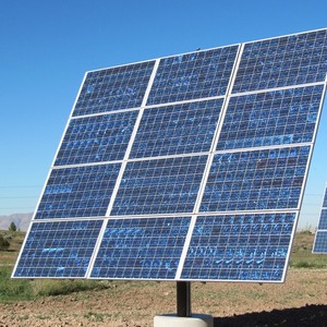Sistema Solar de 2 Ejes con Rastreador Solar de Tamaño Pequeño que Proporciona un 30% Más de Energía - Product Image 2