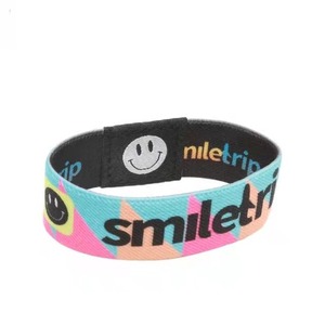 ผู้ผลิตตามสั่งจัดหาสายรัดข้อมือ RFID แบบยืดหยุ่น Mi Bracelet NFC พร้อมเซ็นเซอร์อัจฉริยะสำหรับควบคุมการเข้าออก - Product Image 3