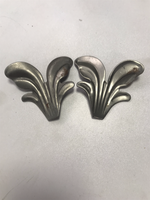 Divers ornements en fer forgé en forme de feuilles et de fleurs, en option