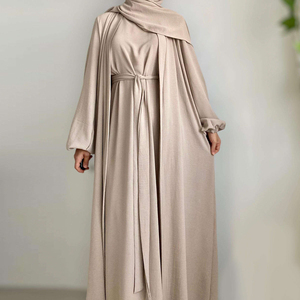 Abaya respirante sans couture de couleur unie, style simple, vêtement islamique pour adultes, en polyester, pour femmes musulmanes, vente en gros à Dubaï - Product Image 4