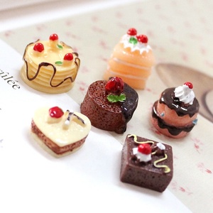 Cabochon in resina a forma di torta/dessert, molto venduto, per miniature di case delle bambole, ciondoli a forma di cibo, decorazioni <span class=keywords><strong>fai</strong></span> <span class=keywords><strong>da</strong></span> <span class=keywords><strong>te</strong></span> per forcine e custodie per telefoni - Product Image 1