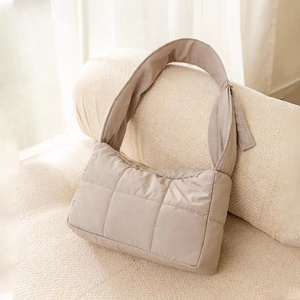 Luxury Soft Waterproof Pet <strong>Carrier</strong> Bag Custom Outdoor Travel <strong>Puppy</strong> <strong>Slings</strong> with Zipper Closure Solid Pattern - Product Image 4