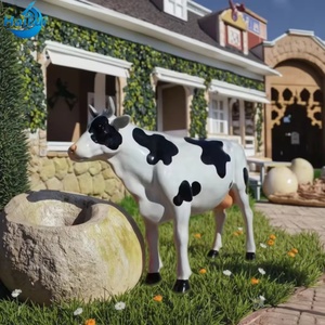Sculpture de vache laitière réaliste en fibre de verre - Statue d'animal de ferme artistique peinte à la main pour les jardins, la décoration intérieure et comme cadeau pour les amateurs d'art - Product Image 6