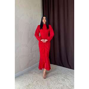 Robe de soirée fourreau en mousseline rouge à col montant avec volants et taille naturelle - Product Image 5