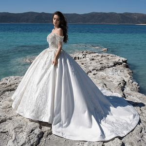 ชุดแต่งงาน Gt26007 ทรงบอลกาวน์ หรูหรา ผ้าซาตินเงางาม ประดับคริสตัล กระโปรงทรงเจ้าหญิง แบบเปิดไหล่ ยี่ห้อ Jancember - Product Image 1