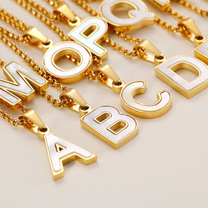 Collar con Colgante de Letra Inicial, Chapado en Oro de 18K, Moderno, para Aniversario, con Cruz de Acero Inoxidable 316L y Concha Blanca - Product Image 5