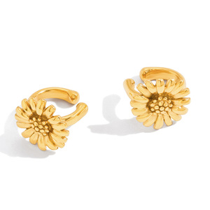 ต่างหูแบบหนีบลายดอกเดซี่ โทนสีทอง เครื่องประดับสำหรับผู้หญิงสวมใส่ทุกวัน - Product Image 5