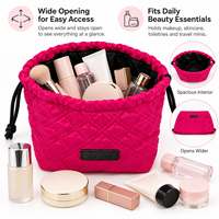 Pochette de maquillage matelassée à cordon, sac cosmétique rembourré en polyester, résistant aux éclaboussures, cadeau de voyage, patch en PU personnalisé avec gaufrage, OEM