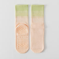 Chaussettes antidérapantes de danse, chaussettes de Pilates haut de gamme à prix abordable, fabricant de chaussettes de Pilates antidérapantes, chaussettes de yoga personnalisées antidérapantes, prêtes à être expédiées