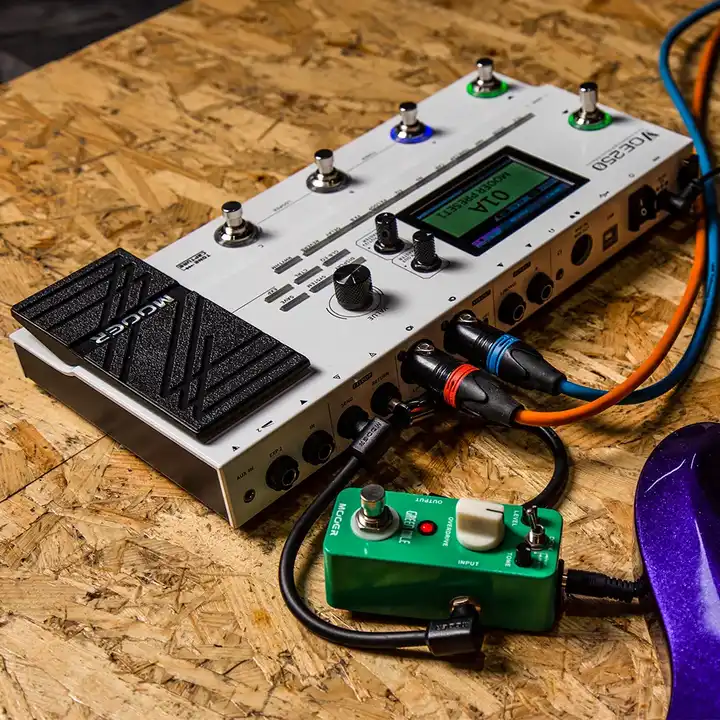 Mooer GE250 Guitar AMP Modelling Pedal - 70s Looper & Effects 