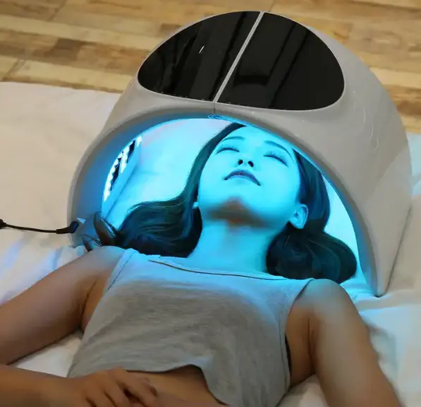 Schlussverkauf intelligente digitale Photonen-Therapie-Schönheitsmaschine PDT LED-Lichttherapie-Lampe für die Hautpflege des Gesichts Hals Gesicht Körperpflege