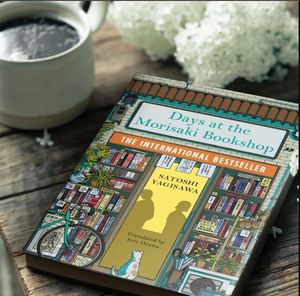 Comprar el libro 'Días en la Librería Morisaki' de Satoshi Yagisawa, novela de ficción en inglés y japonés, en venta - Product Image 3