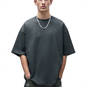 เสื้อยืดผู้ชายผ้าฝ้ายแท้ 100% หนัก 220 GSM สีพื้น ผลิตตามแบบ OEM สำหรับใส่หน้าร้อน ทรงโอเวอร์ไซส์ ไหล่ตก คุณภาพสูง รับผลิตตามสั่ง - Product Image 3