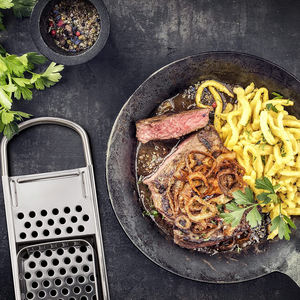 Fabricant de spaetzle en acier inoxydable 2025, trancheuse, râpe avec glissière à pâte, tamis à spaetzle en acier inoxydable, presse à spaetzle, râpe, grattoir, trancheuse - Product Image 6