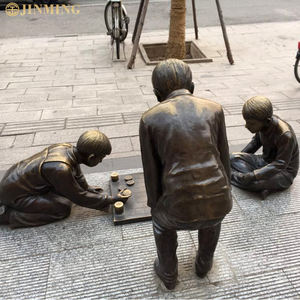 Grandes esculturas de figuras de bronce fundido para exteriores de antiguos abuelos y nietos jugando al ajedrez, adornos decorativos - Product Image 3