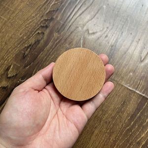 Abridor de Botellas Magnético Redondo de Madera de Haya con Grabado Personalizado de Logotipo para Recuerdo de Boda - Product Image 6