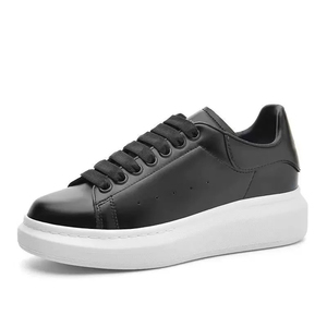 Mocassins de luxe pour hommes de haute qualité, chaussures décontractées blanches à semelle épaisse, en cuir microfibre avec amorti et lacets intégraux - Product Image 1