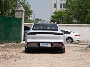 Nuevo Auto Chino Económico 2026, Geely Yinhe Galaxy E8, 5 Puertas, 5 Plazas, Auto Eléctrico, Autonomía de 665 km, 3000W, Híbrido Inteligente - Product Image 4