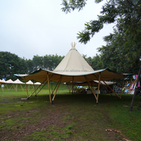 Tente pyramide en toile avec structure en bois pour bar musical, résistance au vent 100 km/h, plage de température -30°C à +70°C, personnalisable