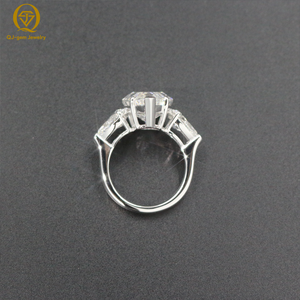Bague de mariage classique à trois pierres, taille poire, or 18 carats, support personnalisé, diamant de laboratoire de haute qualité couleur D certifié IGI - Product Image 4