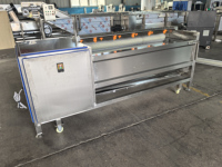 Commerciële uienschilmachine, schilmachine voor wortelen, yams, aardappelen, tomaten, taro, gember, rolreinigings-, was- en schilmachine
