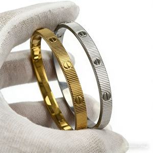 Nueva Pulsera Kaga de Acero Inoxidable Electrochapado a Rayas, Impermeable, Sin Color, Simple, para Hombre y Mujer - Product Image 3