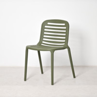 Chaise de salle à manger monobloc empilable en polypropylène moderne pour intérieur, extérieur, patio, café, restaurant, jardin - Vente en gros