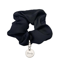 Scrunchies en satin de soie personnalisés avec décoration métallique, marque privée, faits à la main, élastiques à cheveux de haute qualité, scrunchies de 5 cm