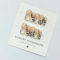 Vente en gros de faux ongles carrés en acrylique 100% peints à la main, de haute qualité, avec colle, magnifiques, luxueux, couvrants, 3D, faits à la main, pour salon de manucure