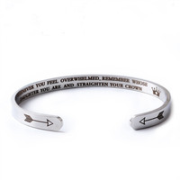 Bracelet en acier inoxydable de vente chaude, nouveau bracelet ouvert pour dames en forme de C, bracelet manchette cadeau de fête des mères à la mode