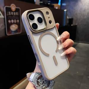 Funda protectora para iPhone 17 Pro Max, con escudo dorado magnético, cobertura total y a prueba de golpes. - Product Image 5