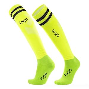 Chaussettes de football pour hommes de haute qualité avec logo personnalisé, antibactériennes, respirantes, antidérapantes, avec broderie - Product Image 1