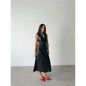 Robe en cuir noir à bretelles, longueur cocktail - Product Image 2