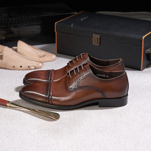Zapatos de Hombre de Cuero Charol con Remaches Otoñales, Mocasines Modernos de Estilo Británico, Zapatos Casuales de Diseño Único, Calzado de Alta Calidad - Product Image 4