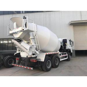 Camion autochargeur d'occasion avec pompe malaxeuse à béton à petit tambour, doté d'un composant de boîte de vitesses essentielle pour le ciment et les matériaux de construction - Product Image 4