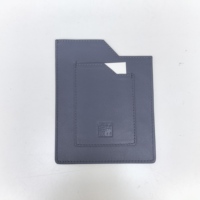 Porte-cartes mince en cuir végétalien au design simple