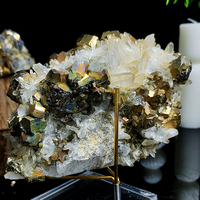 Spécimen minéral naturel grappe de cristal de chalcopyrite grappe de cristal brut pour la décoration de pierre de guérison ou l'artisanat de cristal brut