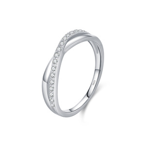 แหวนเงินแท้ 925 แบบ Eternity Band ประดับเพชรทรงกลมเจียระไนแบบ Brilliant Cut ด้วยเทคนิค Pave Setting ดีไซน์คลาสสิก เหมาะสำหรับทั้งชายและหญิง ใช้เป็นแหวนแต่งงาน - Product Image 1