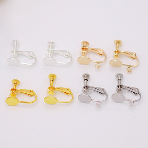 Clips d'oreille à visser plats plaqués or 8 mm avec boucles de suspension pour la création de boucles d'oreilles et accessoires de bijoux DIY - Product Image 1