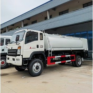 Camion-citerne SINOTRUK HOWO 4x4 tout-terrain 6000L pour le ravitaillement en carburant inflammable - Product Image 2