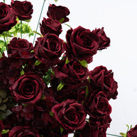 Arche florale M1044 bordeaux pour mariage, roses rouges foncées et hortensias, pour décoration de scène et toile de fond d'événements et de fêtes