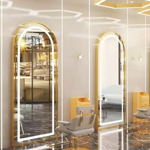 <span class=keywords><strong>Miroir</strong></span> <span class=keywords><strong>mural</strong></span> géant arqué en métal doré de luxe avec LED intégrées pour salon de coiffure - Product Image 3