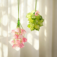 Niedlicher handgefertigter Glas-Trauben-Glocken-Blumen-Taschenanhänger mit geflochtenem Seil, handgeknüpfter süßer Harz-Blumen-Schlüsselanhänger