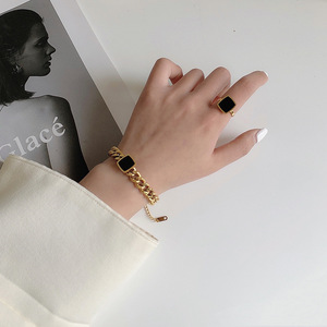 ZGBROTHERS N163 Pulsera de Moda con Colgante Cuadrado Pequeño Negro, Carcasa de Acero Inoxidable Dorada Multiusos, Estilo Hip-hop Punk - Product Image 2