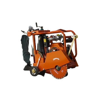 Scie à béton portative avec moteur à essence et pompe pour le pavage routier - Product Image 1