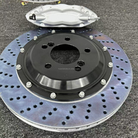 Système de freinage surdimensionné pour Mercedes-Benz Classe C et Classe A, avec étrier avant V6 et étrier arrière GT à 4 pistons, et frein à main électrique.