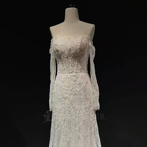 Vestido de Novia Sirena Moderno y Elegante NT67 con Cuello Barco, Apliques Florales de Encaje y Cristales para Fiestas - Product Image 3